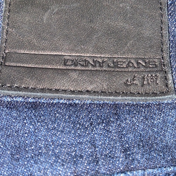 DKNY Eastside Jean Women’s Size 14 Dark Denim Wash Bootleg Style Jean. - Picture 5 of 11